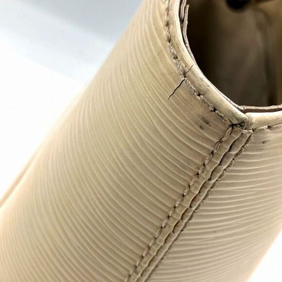 Louis Vuitton Mirabeau White Leather Handbag (Pre-Owned) - Picture 5 of 9